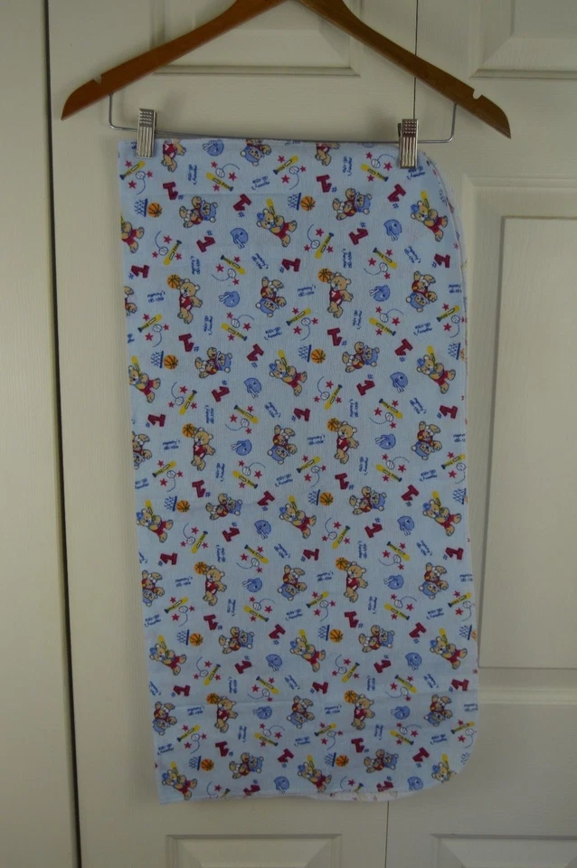 Manta deportiva de franela para recibir azul rojo All Star para bebé cómodo oso de peluche Foto 2 de 4