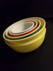 Vintage PYREX Mixing Bowls - 5 Count Multi-Colour