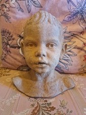 Sculpture Ancienne En Terre Cuite Signé Représentant Un Buste D'enfant 