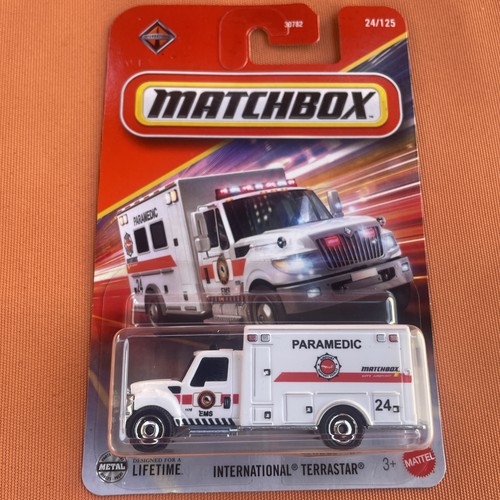 Matchbox 1-125 series #24 International Terrastar Ambulance White 1:64 scale - Picture 3 of 3