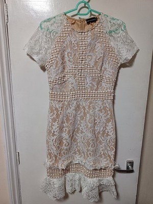 Pretty Little Thing Kleid Damen hellbraun weiß Spitze Overlay Kurzarm Mini UK8