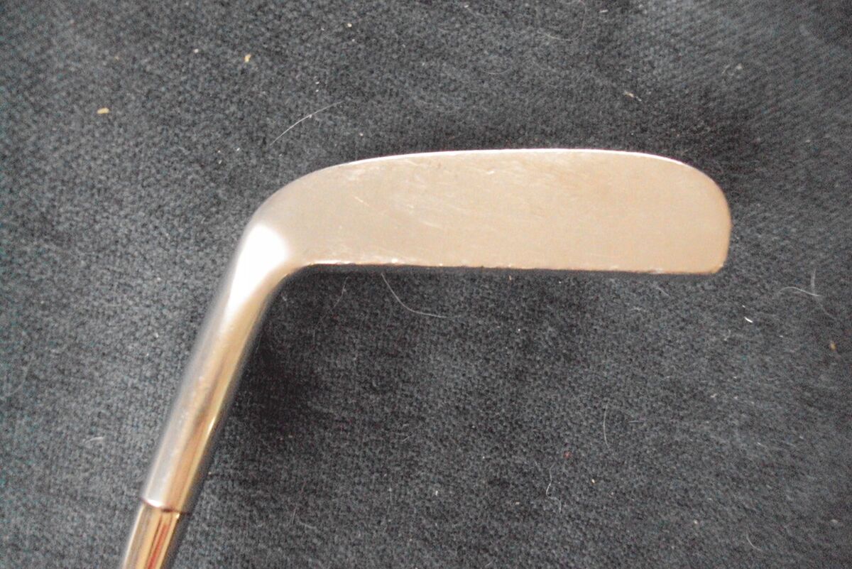 The Wilson 8802 blade putter 35 The Wilson 8802 blade putter 35