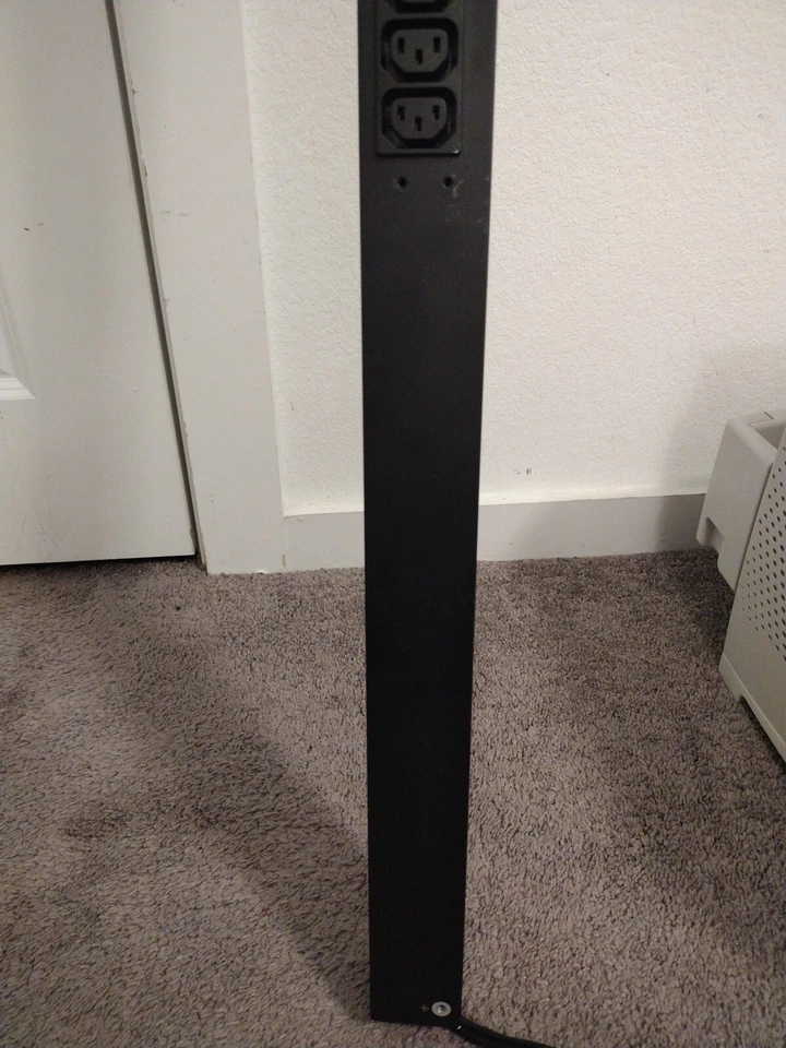 Dell Basic Rack Power Distribution Module (PDU) DELLB0008 - 2C9MC - 200–240 VAC - Image 4 of 4