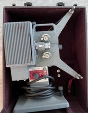 VINTAGE EASTMAN KODAK KODASCOPE EIGHT-71A PROJECTOR WITH CASE