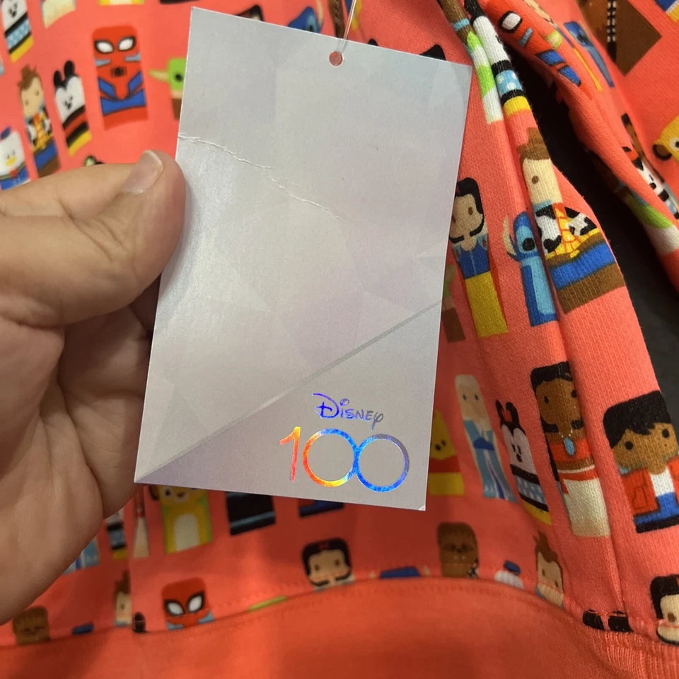 Moletom feminino Disney 100 personagens unificados - Laranja EUA 13 Disney Store - Imagem 3 de 4