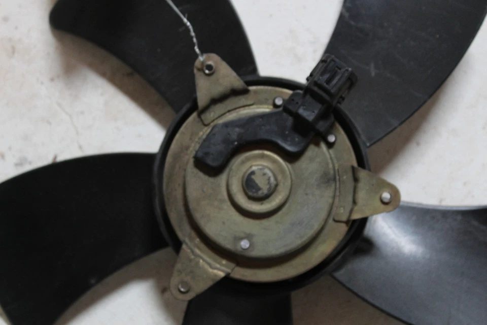 2003 - 2006 尼桑 350Z Radiator 冷却风扇刀片和电机 R2925 — 第 2/4 张图片