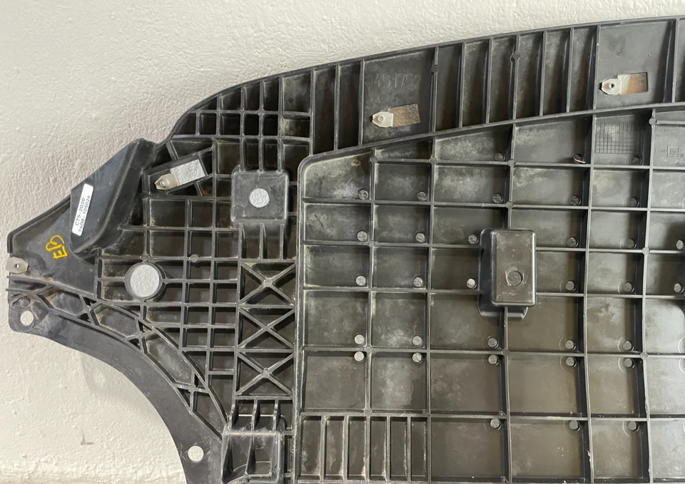 Cadilac CT5 2020-2025 tracción trasera deflector inferior delantero protector contra salpicaduras # 105026 Foto 3 de 4