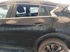 Porte arrière et accessoires Infiniti QX30