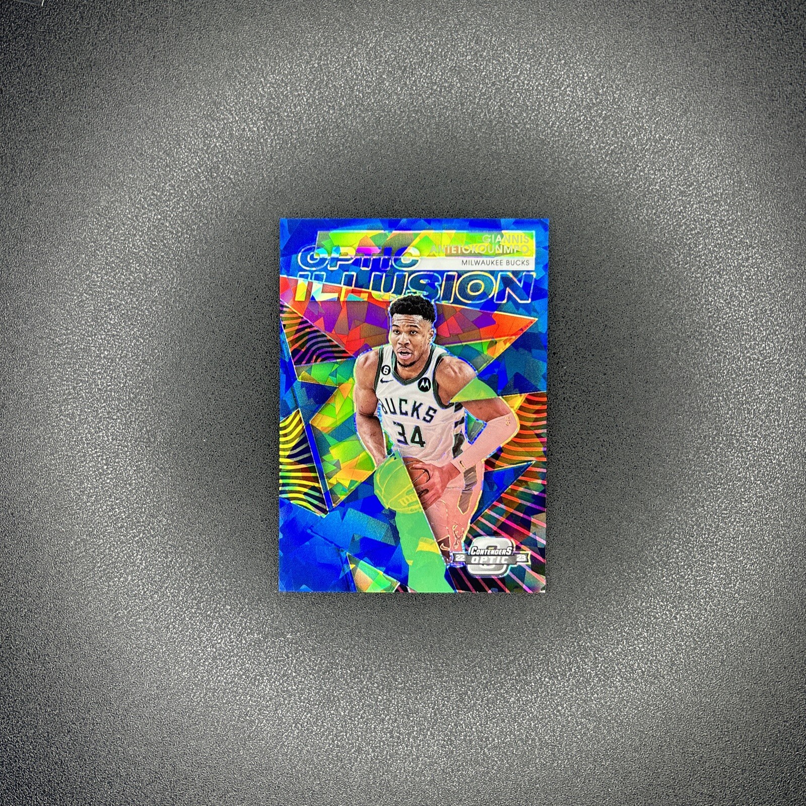 2022-23 Contenders Optic Illusion Blue Cracked Ice SP /75 Giannis Antetokounmpo
