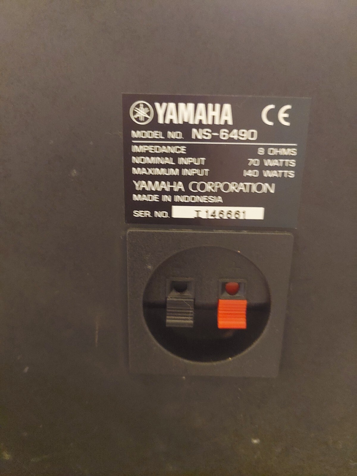 YAMAHA NS-6490 PAIR 8" 3-Way Bookshelf Speakers Black