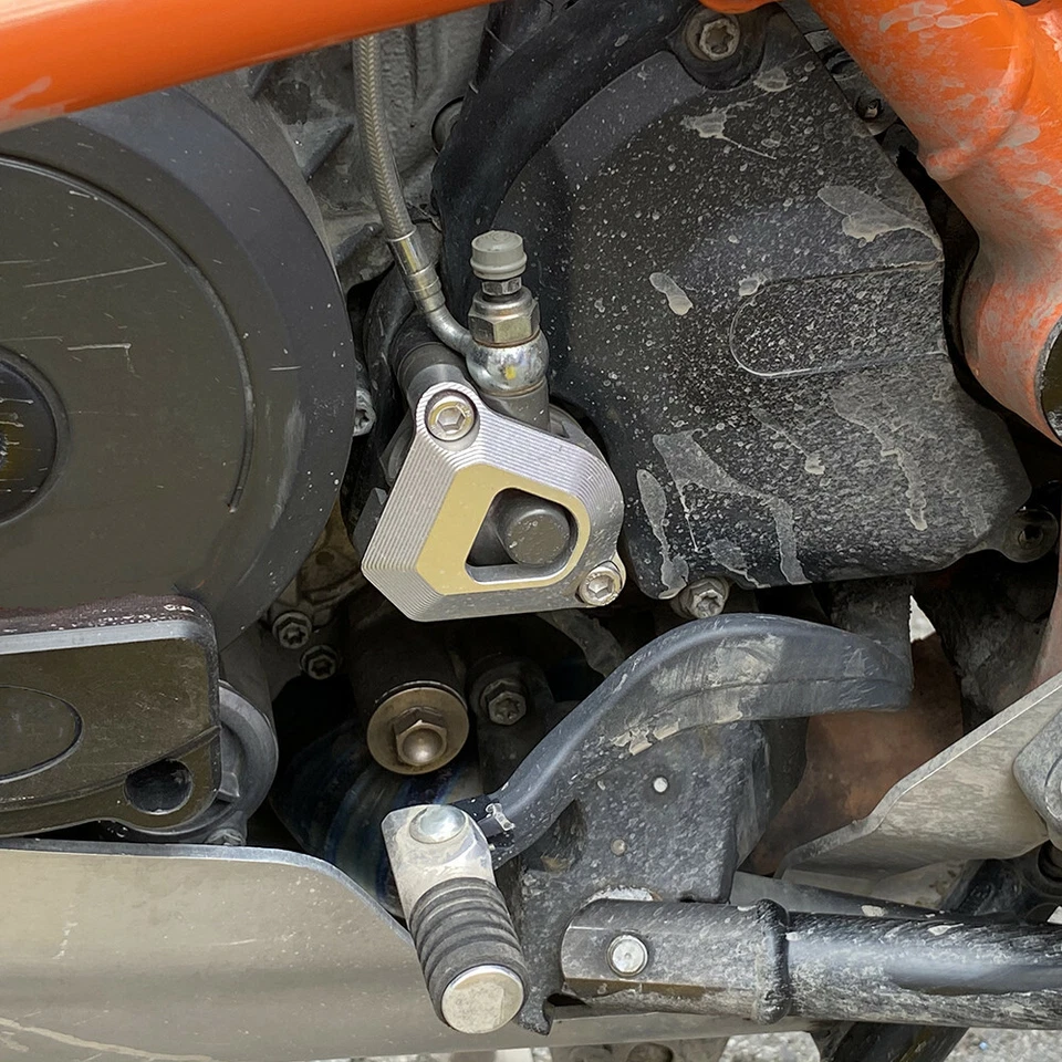 Protector de cilindro esclavo de embrague CNC para KTM 1290 Super Duke R / GT 14-22 Foto 2 de 4