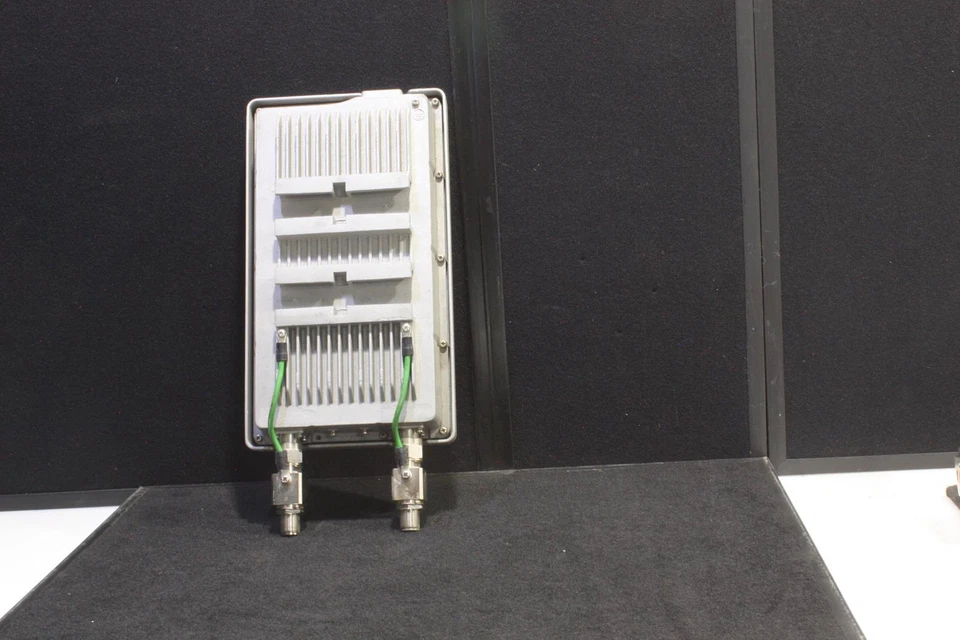 D-LINK DWL-2700AP 1-Port 10/100 Base Wireless Router sku 220392 - Image 4 of 4