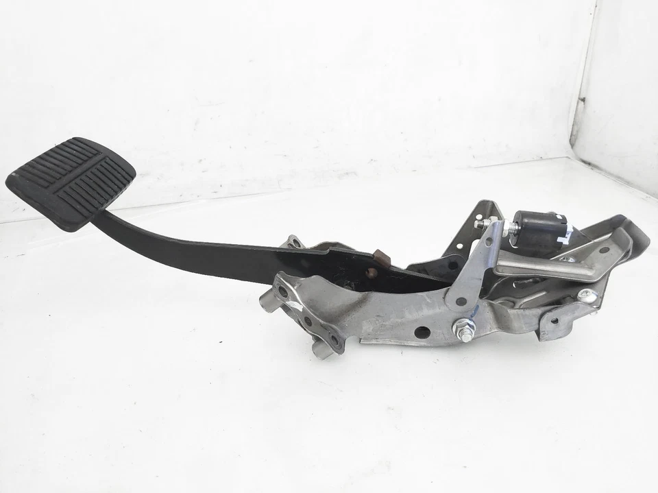 2018-2020 Subaru Crosstrek Brake Pedal With Bracket Assembly - 905200018 Foto 3 de 4