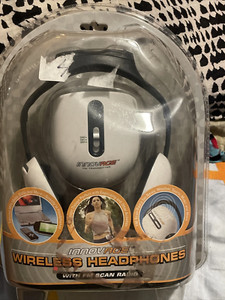 Wireless Headphones with FM Scan Radio Innovage 2007 Sealed New!!!