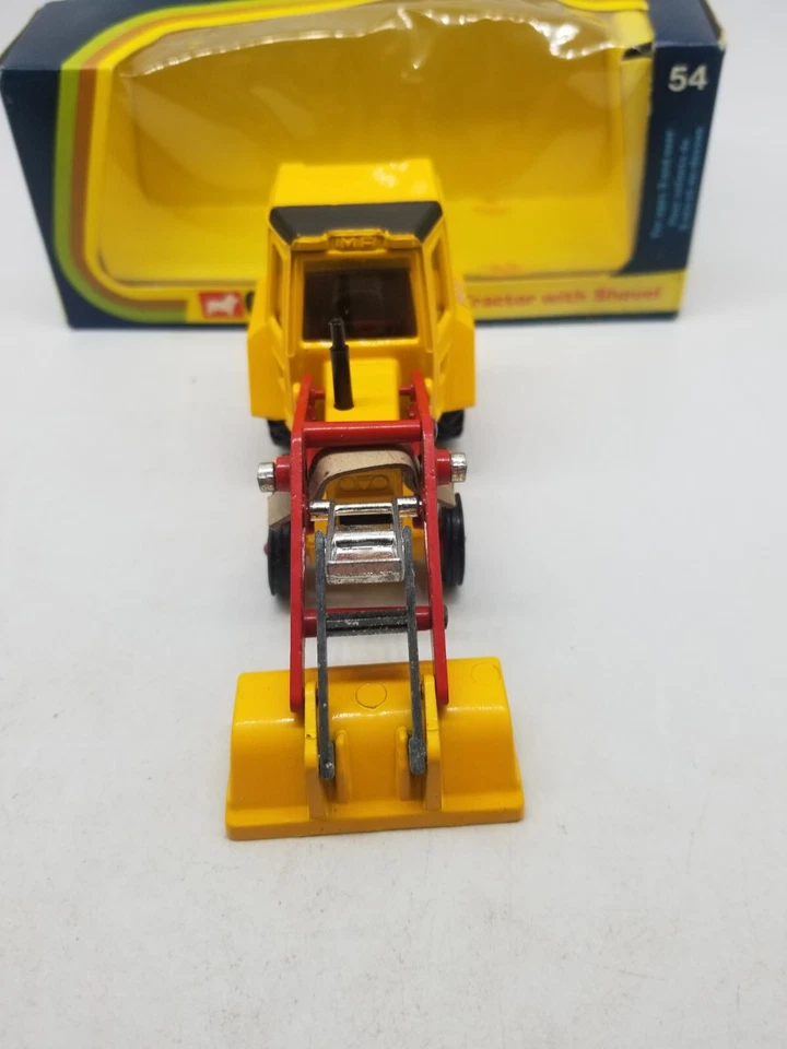 Corgi Massey Ferguson MF50B 拖拉机带铲子 #54 开箱全新 1973 — 第 2/4 张图片