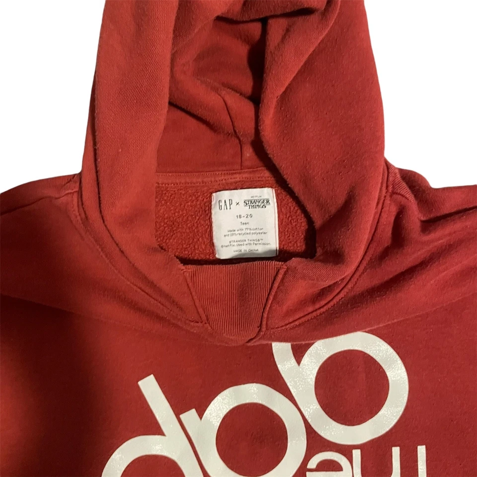 Gap x Stranger Things 青少年倒间隙标志连帽衫烟囱红色 18-20 码 — 第 4/4 张图片