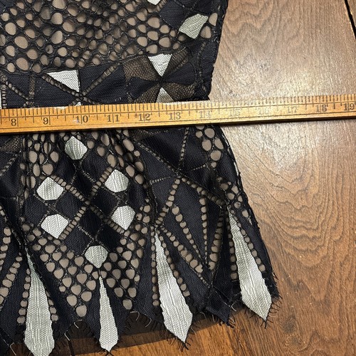 BCBG MAXAZRIA Blusa nera Celeste in pizzo a rete di peplo taglia S - Foto 6 di 7