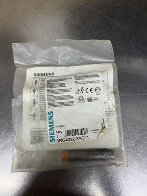 Siemens 3RG4022-3AG11 Inductive Proximity Sensor New Sealed Package