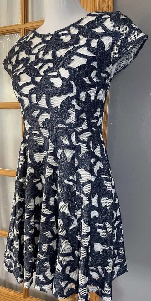 Floral Appliqué Lace Skaters Dress Women’s M Mini Blue Denim Cottagecore Modern - Image 2 of 4