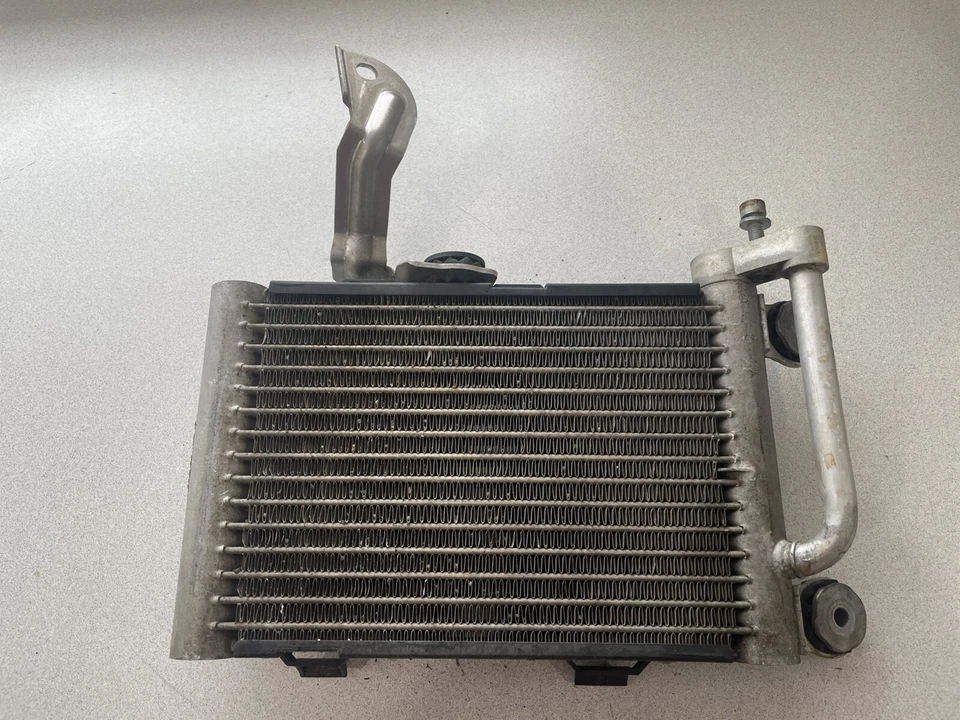 2006-2010 BMW X3 3.0Si E83LCI ~ OIL COOLER ~ 17213448627 ~ OEM PART - Image 2 of 3