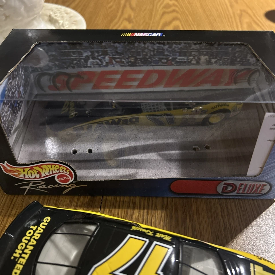 Ford Matt Kenseth Dewalt Hot Wheels #17 1999 NASCAR diecast 1/24 Foto 3 de 3