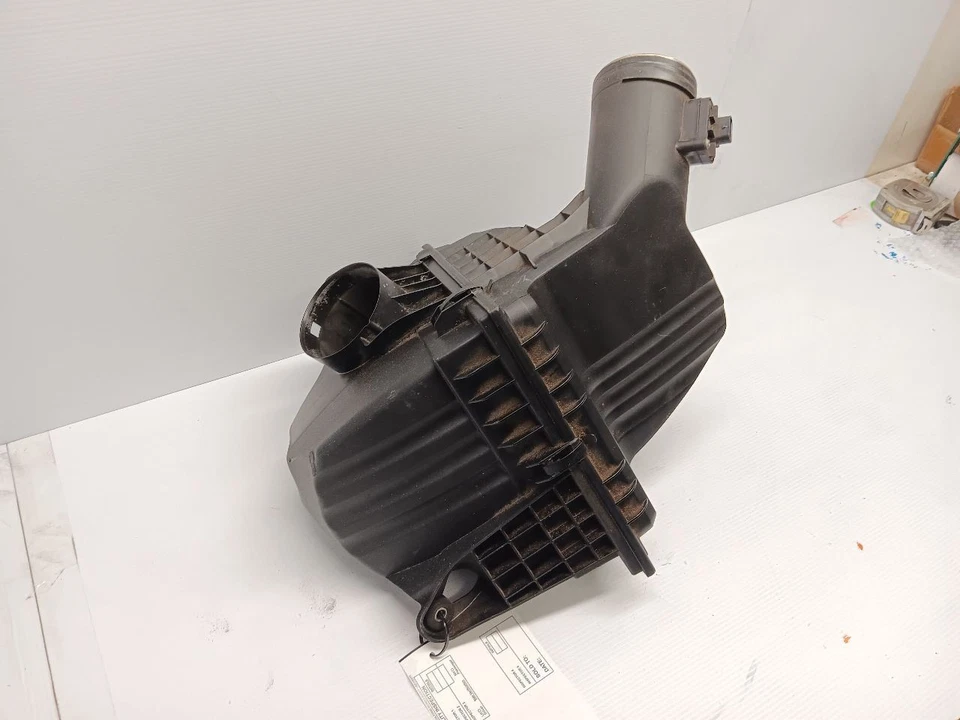 Caixa de filtro limpador de ar 2012-2016 BMW 528i 2.0 fabricante de equipamento original - Imagem 2 de 4