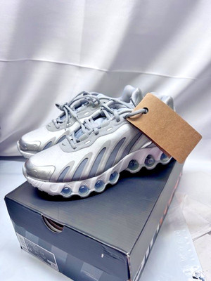Nike Air Max DN8 wolf Grey/Metallic Silver- DIFF SIZES Uni Sex  Adults *New