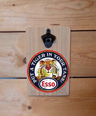 ESSO PUT A TIGER IN YOUR TANK SCHILD + Flaschenöffner auf Bambus Brett 30x20x1cm