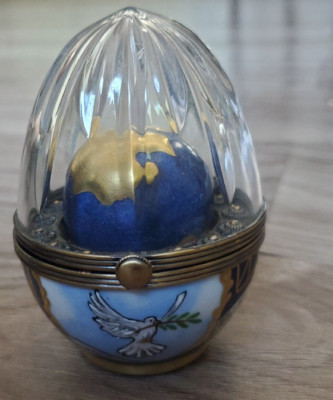 Peint Main Limoges France World Globe Underglass Peace Dove Trinket Box