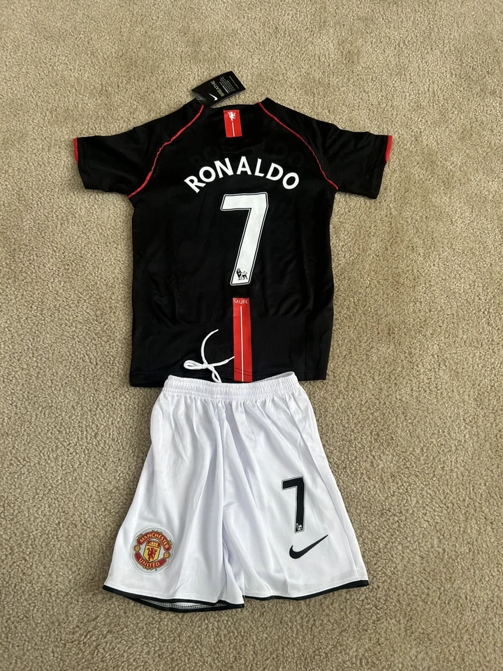 罗纳尔多 #7 曼联球衣和短裤。 青少年中号 全新 W 标签 — 第 2/4 张图片