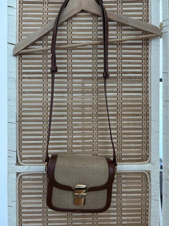 Cartera Bandolera Ajustable APC Grace Cuero Marrón Tostado Poco Usada Foto 2 de 4