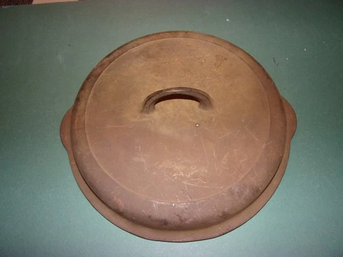 Griswold 10 Inch #1100 Frying Pan Self Basting Lid