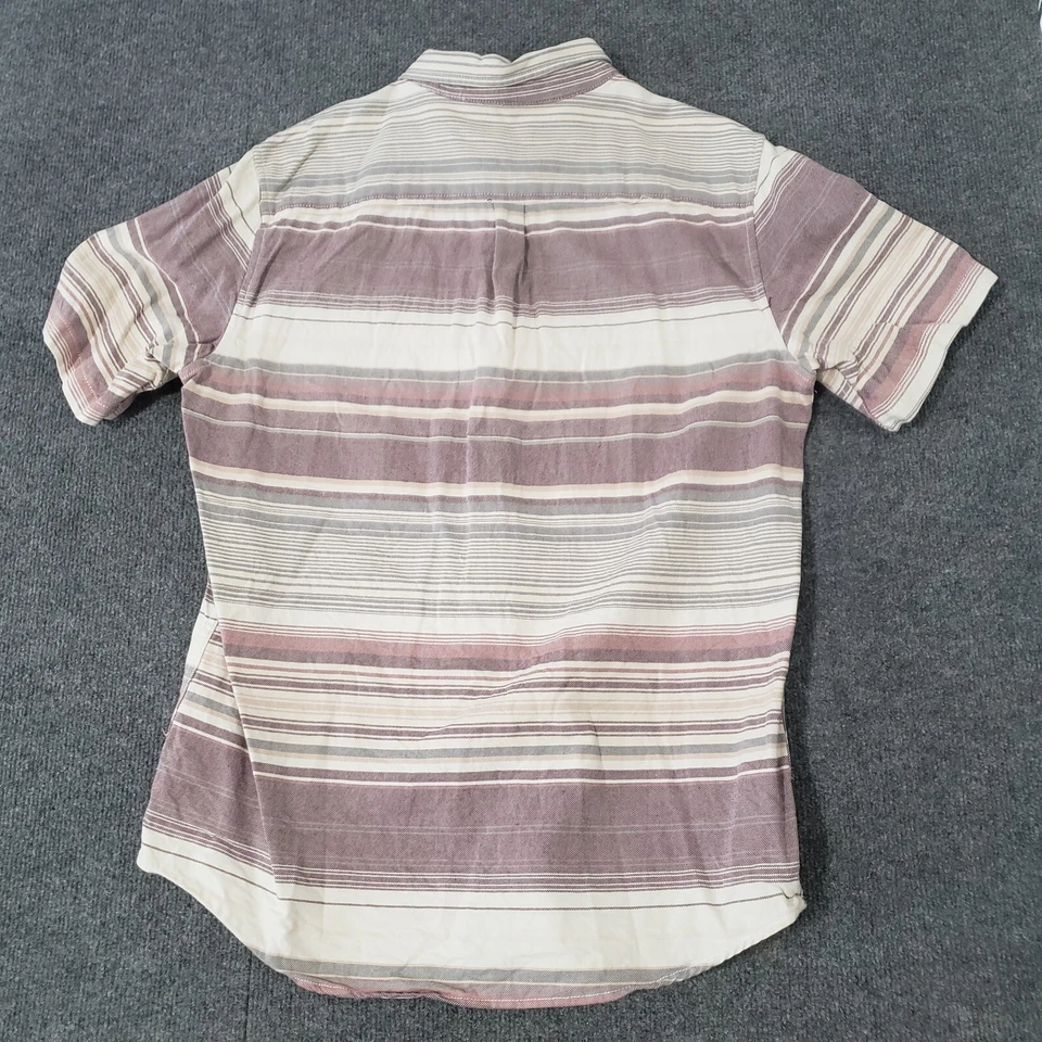 on the byas Camisa Abotonada Hombre Grande Manga Corta Rayas Bolsillo Foto 2 de 4