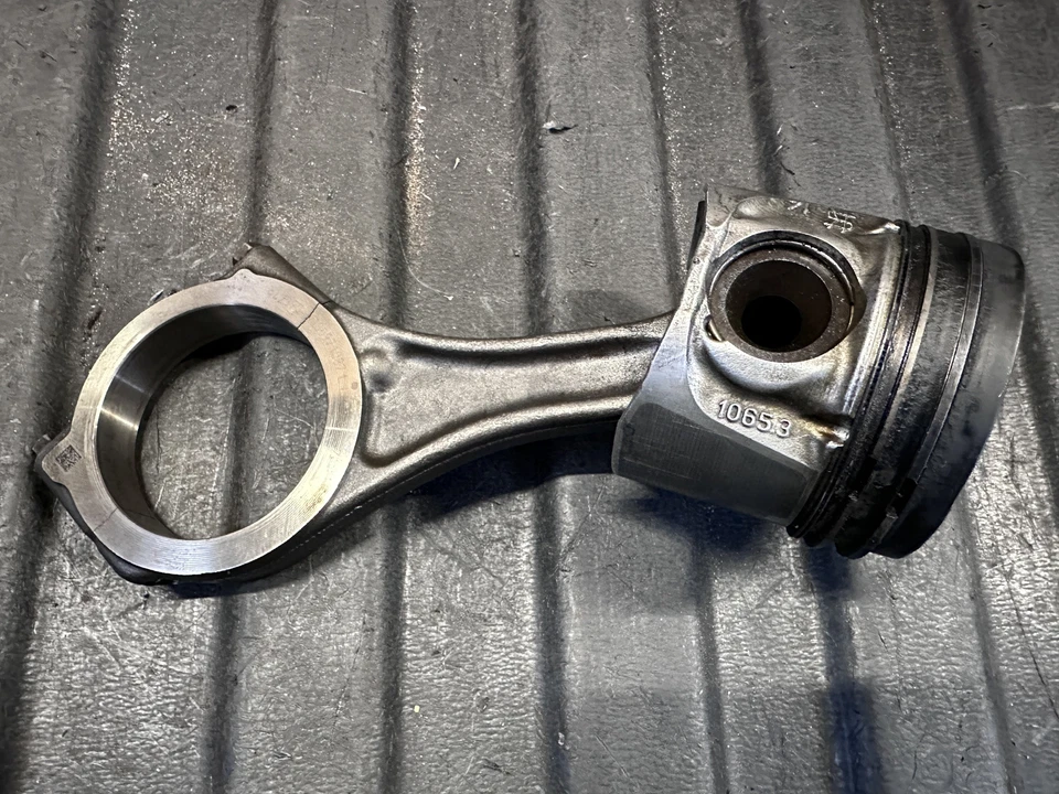 INFINITI FX30 M30 EX30 QX70 Piston with connecting rod 3.0 Diesel 175kw 2011 - Image 2 of 4