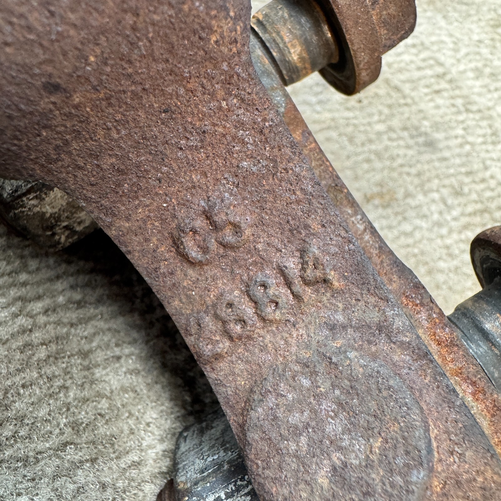 1989–1991 CHRYSLER MASERATI Front Right Steering Knuckle with Hub OEM