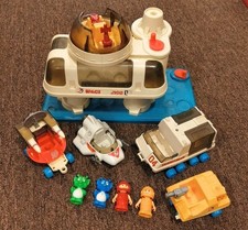 Vintage 1984 Playworld Toys Lil Playmates Space Station Vehicles  Figures Set
