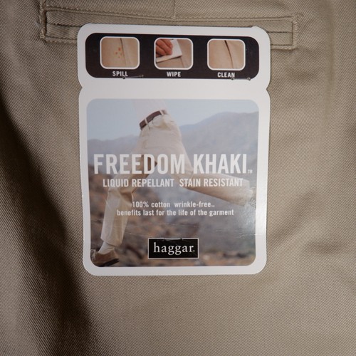Neu mit Etikett Haggar Freedom Herren-Chinohose khaki beige vorne flach klassische Passform 44 x 32 - Bild 3 von 9