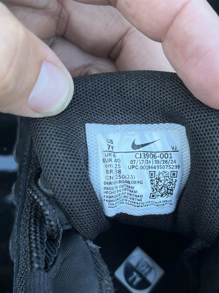 Air Max 95 Triple Black 7Y - Image 3 of 4