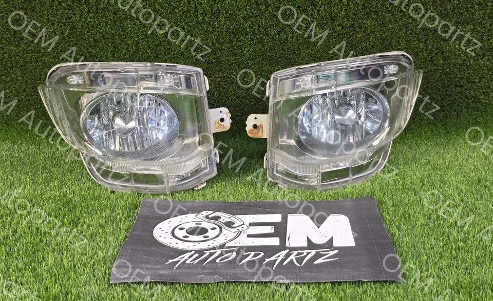 2010-2012 Lexus LS460 LS460L Fog lights pair Factory Left and Right Oem used - Image 2 of 4