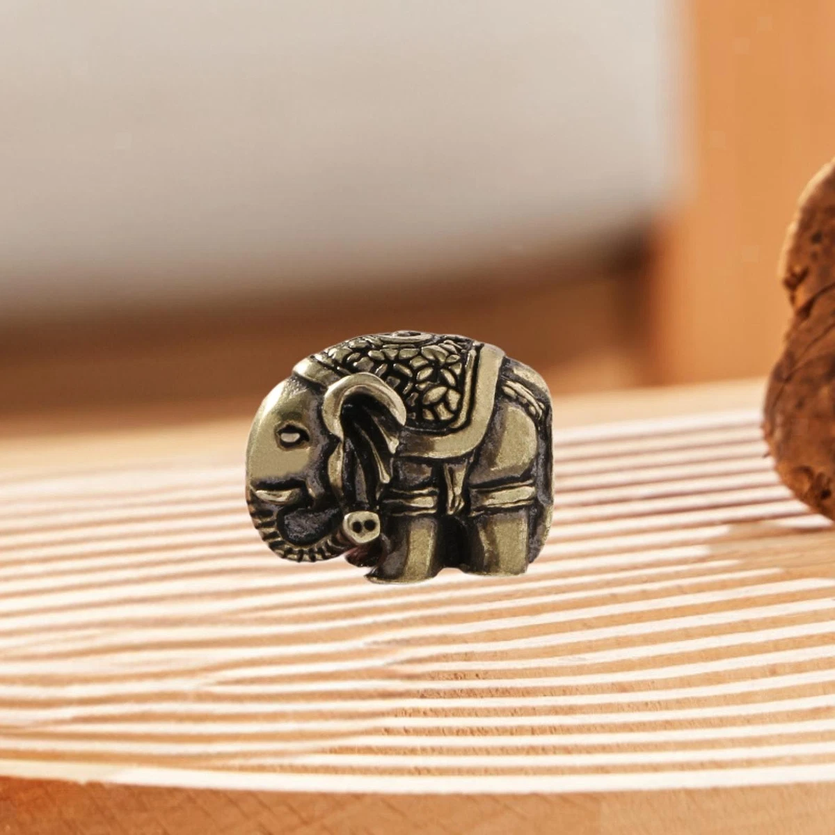 Figurine - A bronze elephant - Bronze - Catawiki