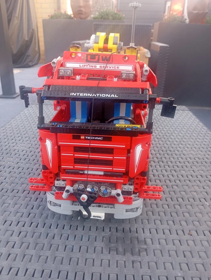 LEGO Technic 8258 Crane Truck, photo 2 sur 5