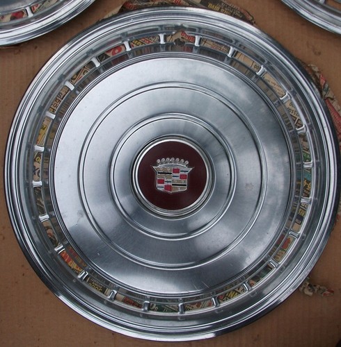 Lot Set of 3: 1978 Cadillic Deville Hubcaps 15"; Hollander # 2029 - Picture 4 of 8