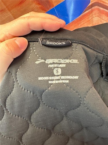 Brooks Black Quilted Jacket Size Small TCA - Picture 5 of 7