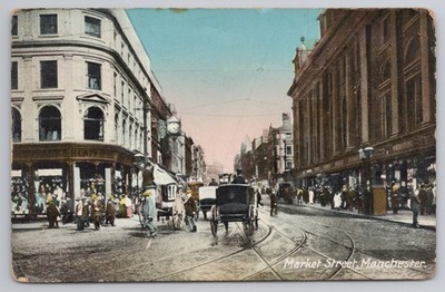 Marktstraße Manchester belebte Straßenszene Straßenbahnen Kutschen 1920 Postkarte