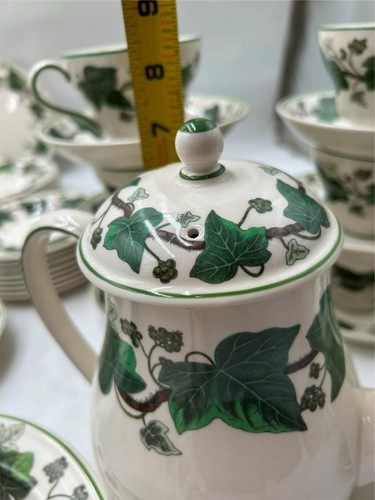 46 pcs WEDGWOOD NAPOLEON IVY PLATES, BOWLS, CREAMER, PLATTER, TEAPOT **READ** - Picture 7 of 9