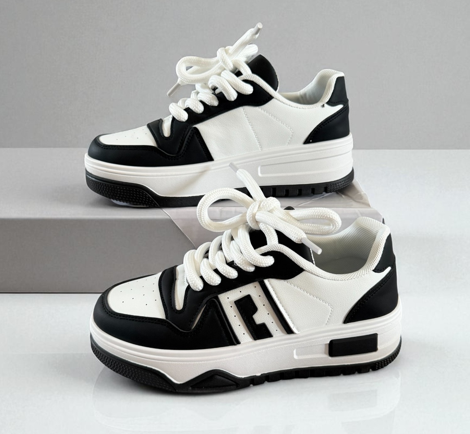 SAOLA Scarpe da ginnastica donna suola grossa stringate palestra passeggio sneakers nero bianco