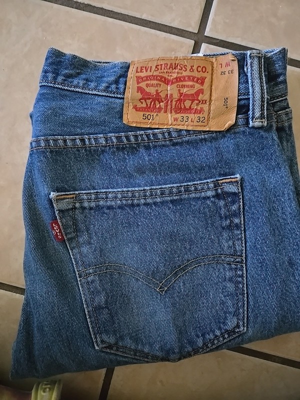 Levis 501 Jeans Mens W33-L32 Straight Fit Denim Blue Button Fly Cotton