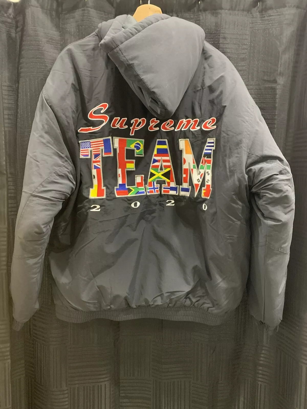 VESTE BOUFFANTE ÉQUIPE SUPRÊME NOIR LOGO BOGO DRAPEAUX OLYMPIQUES SS20 XL