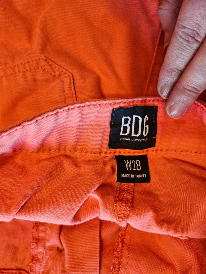 BDG Urban Outfitters PANTALONES CORTOS (Talla 28) MUJER Coral/Naranja CAQUI tiro alto BOTÓN Foto 3 de 3