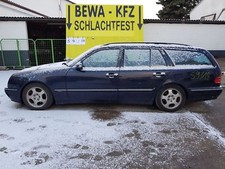 Schlachtfest / Mercedes W210 E220 CDI / Ausschnitt vom Einstieg   Nr. 59/18